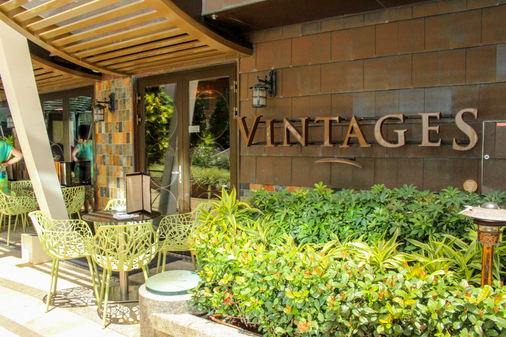 Vintages Wine Boutique in Central Park on Oasis of the Seas